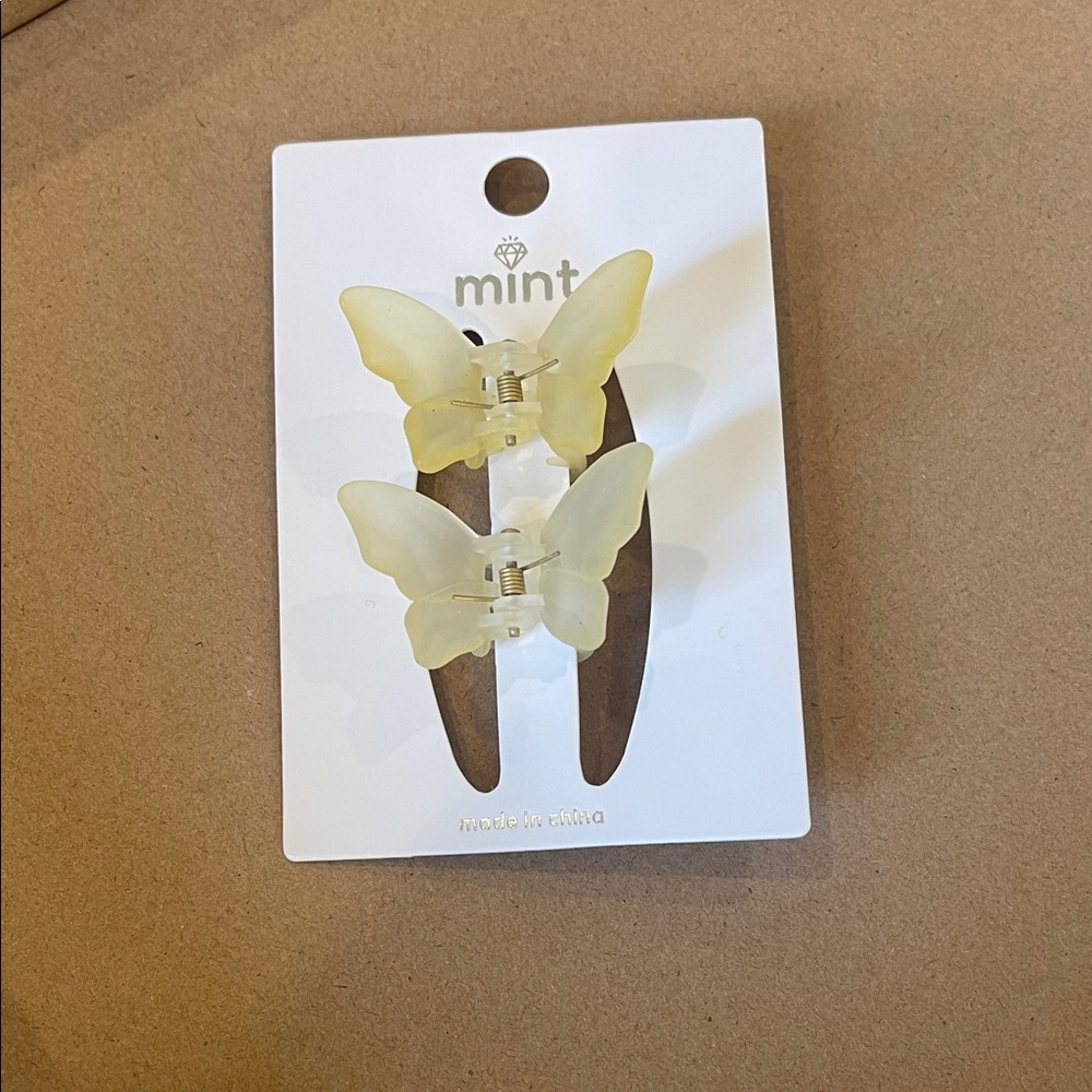 Mint Butterfly Hair Clips - Soft Yellow